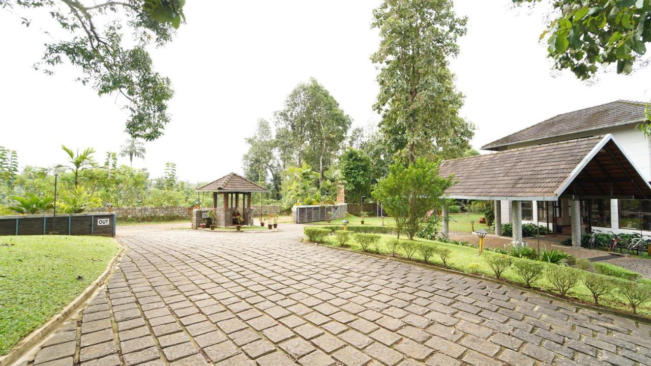 Whispering Waters Hotel Malayattur Exterior photo