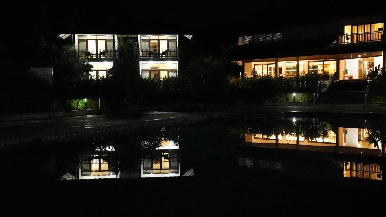 Whispering Waters Hotel Malayattur Exterior photo